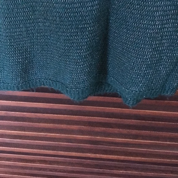 Jennifer Lopez sweater - Picture 3 of 7